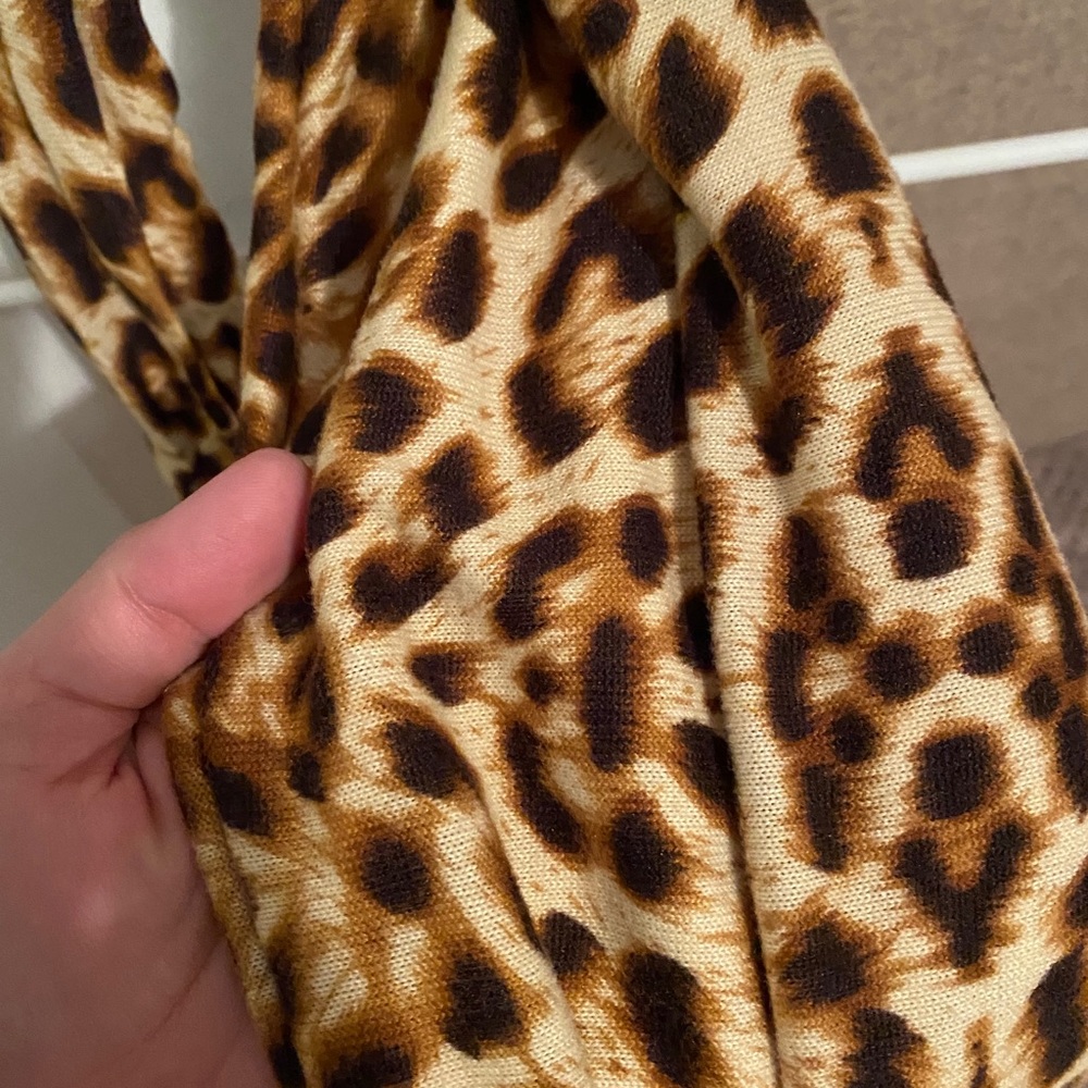 Leopard scarf - Picture 2 of 2